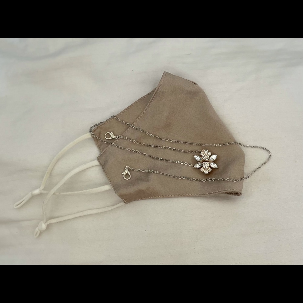 Mask holder / necklace / chain